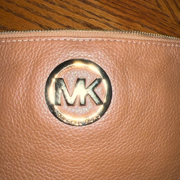 Michael Kors Genuine Leather wristlet - EUC - Picture 7 of 9
